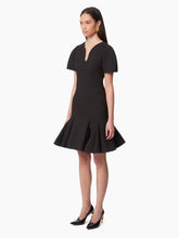 Cargar imagen en el visor de la galería, PEPLUM DRESS IN WOOL IN BLACK - Nina Ricci