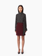 Cargar imagen en el visor de la galería, Pussy-Bow Shirt in Black - Nina Ricci