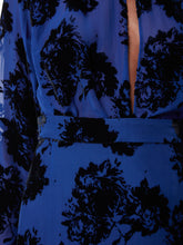 Cargar imagen en el visor de la galería, PUSSY-BOW BLOUSE IN BLUE - Nina Ricci