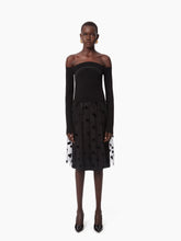 Cargar imagen en el visor de la galería, BARDOT NECKLINE TOP IN BLACK - Nina Ricci