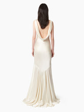 Cargar imagen en el visor de la galería, MERMAID DRESS WITH OPEN BACK - Nina Ricci