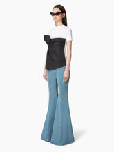 Cargar imagen en el visor de la galería, DISTRESSED FLARED JEANS - Nina Ricci