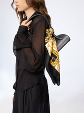 画像をギャラリービューアに読み込む, Checkered Silk Scarf