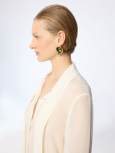 Charger l'image dans la galerie, Khaki Calla Flower Clip Earrings