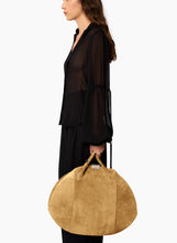 Cargar imagen en el visor de la galería, LE BAL BAG LARGE IN SUEDE