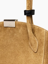 Cargar imagen en el visor de la galería, LE BAL BAG LARGE IN SUEDE