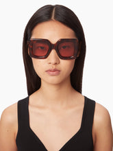 Charger l'image dans la galerie, Precious Square Shiny Havana Sunglasses
