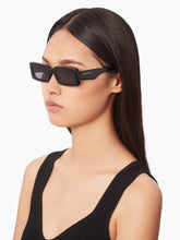 Cargar imagen en el visor de la galería, Waves Rectangular Shiny Black Sunglasses
