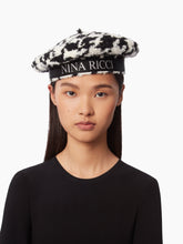 Charger l'image dans la galerie, WOOL BERET WITH NINA RICCI LOGO IN BLACK AND WHITE - Nina Ricci
