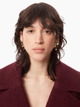 Cargar imagen en el visor de la galería, CUSHION HEART EARRINGS IN GOLD - Nina Ricci
