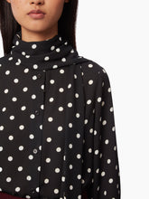 Cargar imagen en el visor de la galería, Pussy-Bow Shirt in Black - Nina Ricci
