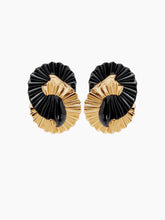 Cargar imagen en el visor de la galería, Fluid Wings Earrings
