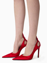 画像をギャラリービューアに読み込む, Red Satin Pumps
