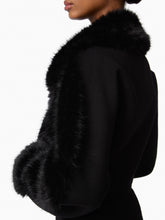 Cargar imagen en el visor de la galería, Boxy Faux Fur Coat
