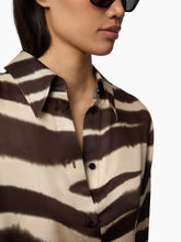 Cargar imagen en el visor de la galería, Zebra-Print Satin Shirt
