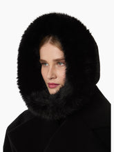 Charger l'image dans la galerie, Faux Fur Hood
