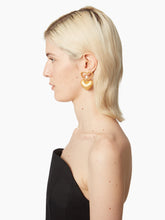 Cargar imagen en el visor de la galería, DOUBLE HEART EARRINGS - Nina Ricci
