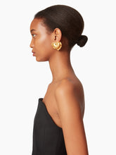 Charger l'image dans la galerie, SMALL HEART CUSHION EARRINGS - Nina Ricci
