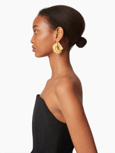 Cargar imagen en el visor de la galería, TWISTED DOVE EARRINGS - Nina Ricci
