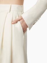 Cargar imagen en el visor de la galería, WIDE PLEATED SHORTS - Nina Ricci
