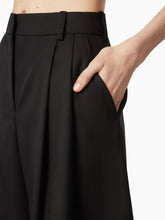 Cargar imagen en el visor de la galería, WIDE PLEATED SHORTS - Nina Ricci
