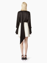 Cargar imagen en el visor de la galería, SATIN LAVALIERE SHIRT - Nina Ricci
