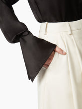 Cargar imagen en el visor de la galería, SATIN LAVALIERE SHIRT - Nina Ricci
