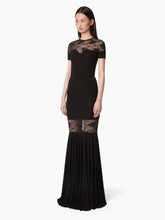 Cargar imagen en el visor de la galería, TOP WITH LACE INSERT - Nina Ricci
