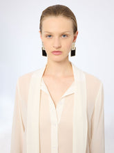 Charger l'image dans la galerie, Cream Three Graces Earrings
