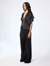 Charger l'image dans la galerie, Black V-Neck Silk Satin Top
