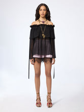 Charger l'image dans la galerie, Black Boat Neck Silk Top With Bow Details
