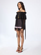Charger l'image dans la galerie, Black Boat Neck Silk Top With Bow Details

