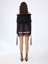 Charger l'image dans la galerie, Black Boat Neck Silk Top With Bow Details
