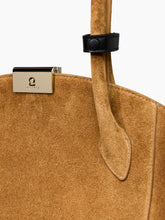 画像をギャラリービューアに読み込む, LE LARGE BALL BAG IN SUEDE LEATHER
