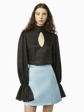 Cargar imagen en el visor de la galería, BLUSA CUT-OUT EN JACQUARD DE LEOPARDO

