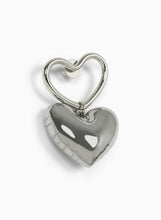 画像をギャラリービューアに読み込む, Heart Charm Earrings
